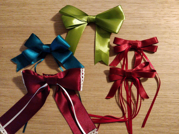 Rubans divers rouges, bleus et verts